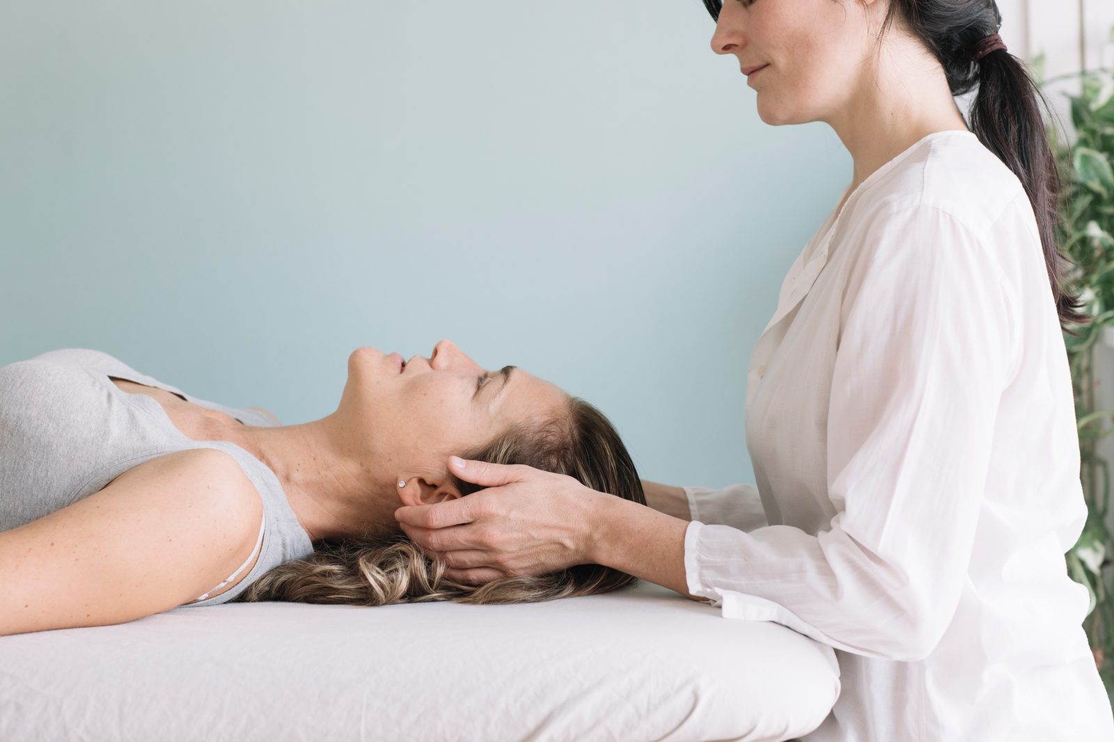 Craniosacral therapy provided by an expert manual therapist